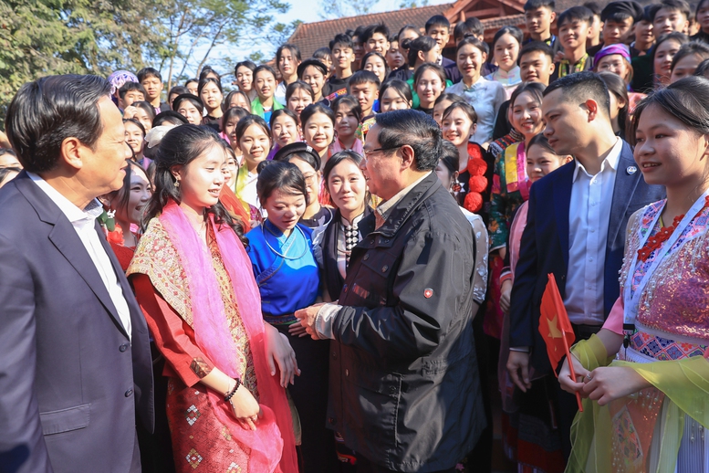 Thủ tướng dự khởi c&ocirc;ng 3 ng&ocirc;i trường của