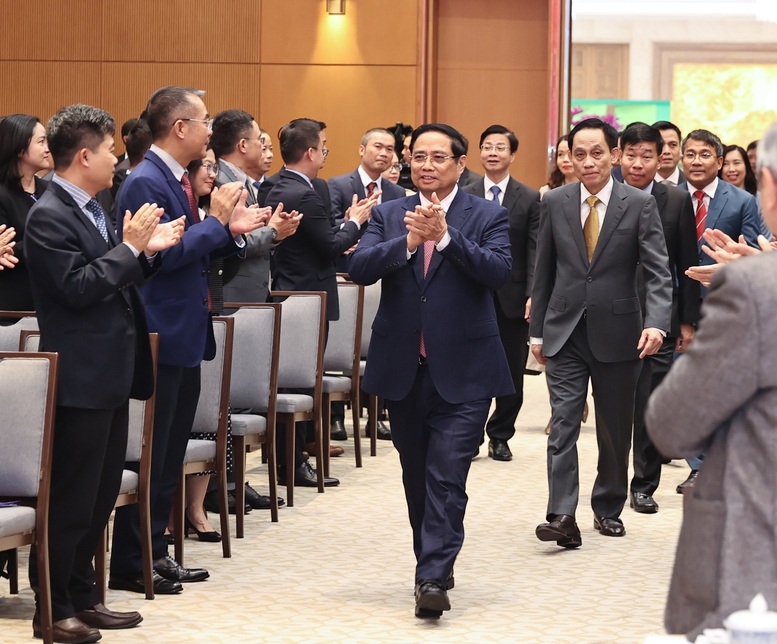 Thủ tướng: Củng cố vững chắc v&agrave;nh đai an ninh - ph&aacute;t triển của đất nước, giữ thế chủ động chiến lược- Ảnh 1.