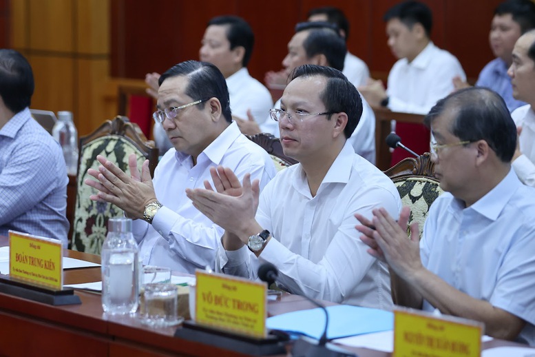 Thủ tướng: Phát huy lợi thế hiếm có, đưa Tây Ninh phát triển tăng tốc, bứt phá, bền vững- Ảnh 8. Thủ tướng: Phát huy lợi thế hiếm có, đưa Tây Ninh phát triển tăng tốc, bứt phá, bền vững- Ảnh 8.