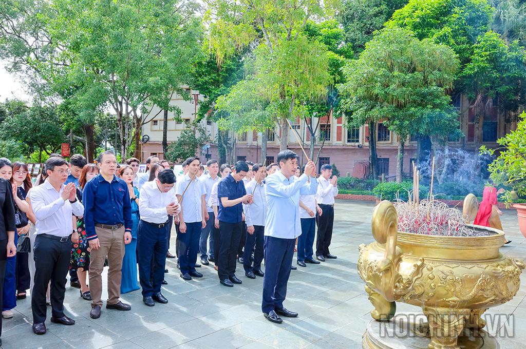 Đoàn công tác Ban Nội chính Trung ương dâng hương Đền thờ Bác Hồ tại Nhà tù Sơn La