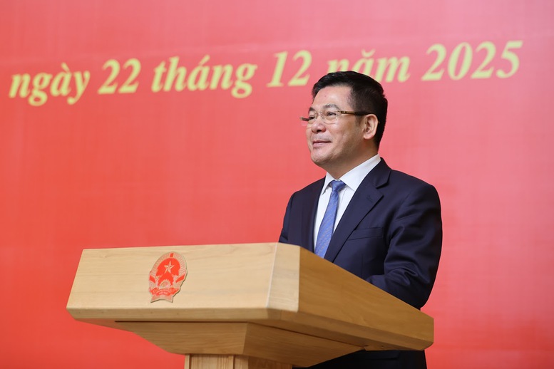 Thủ tướng trao Quyết định giao Quyền Bộ trưởng Bộ C&ocirc;ng Thương- Ảnh 7.