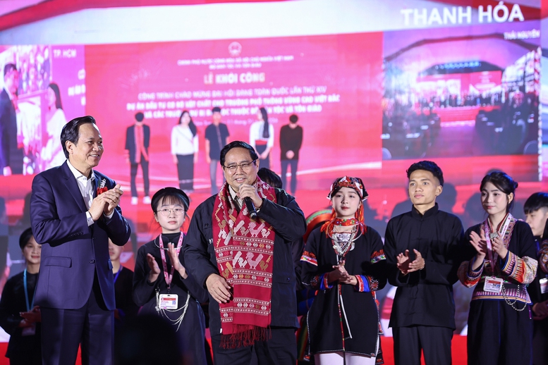 Thủ tướng dự khởi c&ocirc;ng 3 ng&ocirc;i trường của