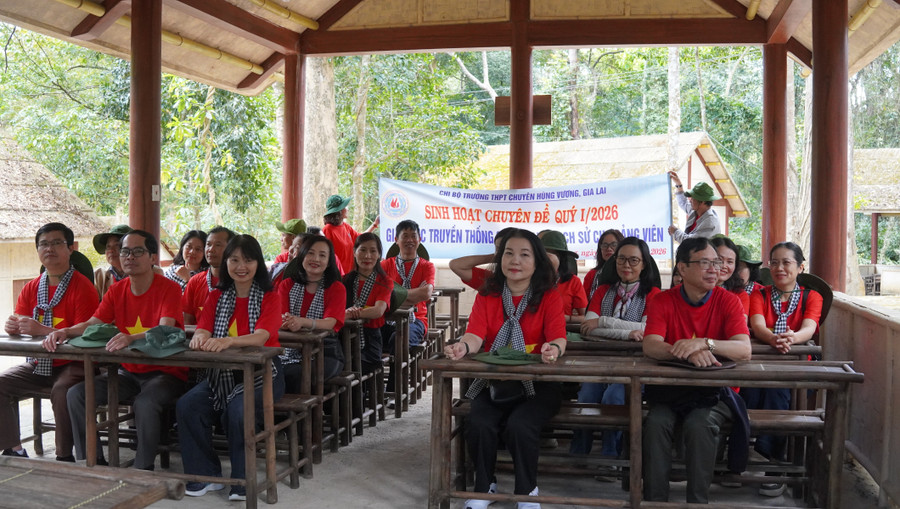 chi-bo-truong-thpt-chuyen-hung-vuong-doi-moi-khong-gian-sinh-hoat-chuyen-de.jpg