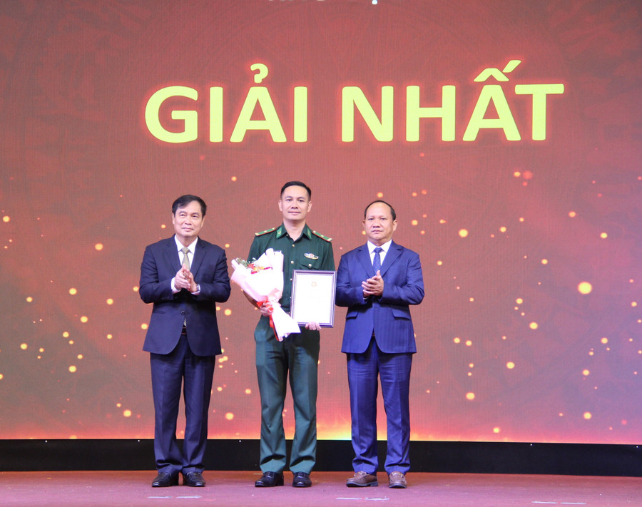 trao-giai-nhat.jpg
