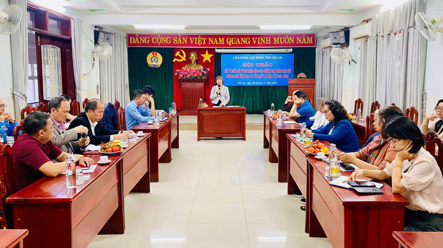 Hội thảo lấy ý kiến góp ý dự thảo báo cáo chính trị trình Đại hội Công đoàn Gia Lai lần thứ I. Ảnh: Nhật Trường hoi-thao-lay-y-kien-gop-y-du-thao-bao-cao-chinh-tri-trinh-dai-hoi-cong-doan-gia-lai-lan-thu-i.jpg