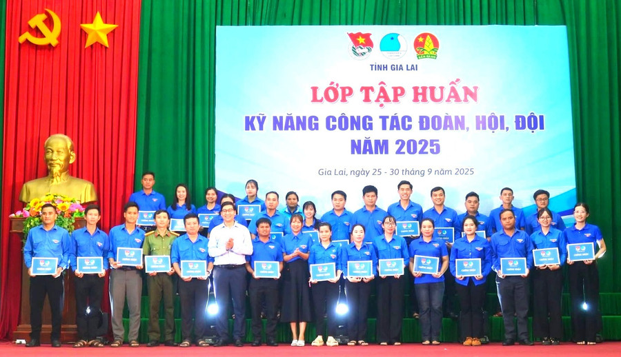 Ban Thường vụ Tỉnh Đoàn tổ chức lớp tập huấn kỹ năng, nghiệp vụ công tác Đoàn, Hội, Đội năm 2025. Ảnh: ĐVCC to-chuc-tap-huan.jpg
