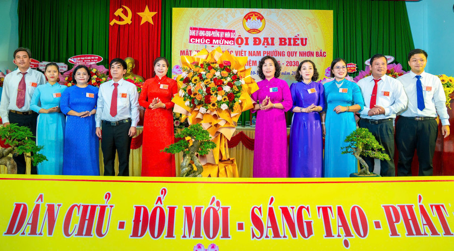 Đại hội đại biểu MTTQ Việt Nam phường Quy Nhơn Bắc lần thứ I, nhiệm kỳ 2025-2030. Ảnh: ĐVCC nghi-quyet-dai-hoi.jpg