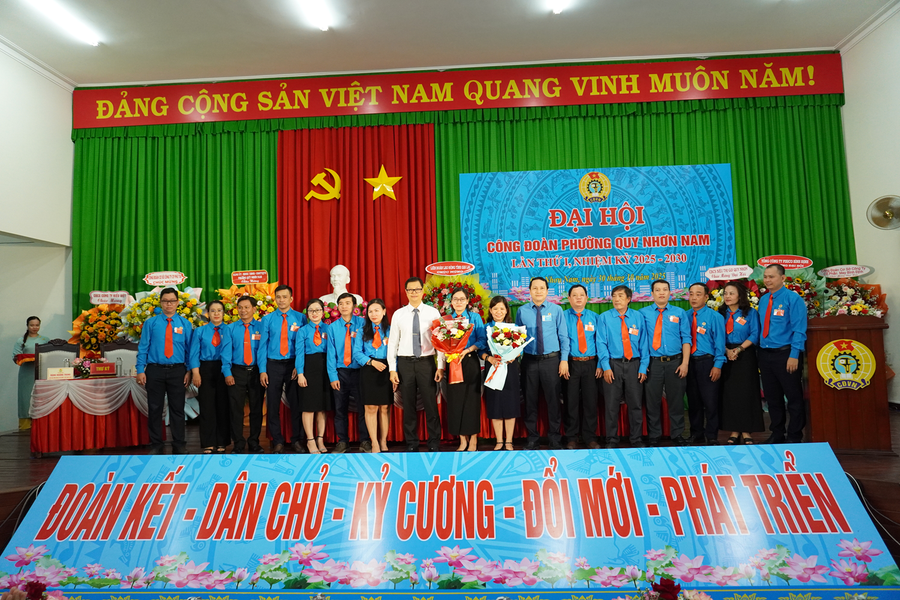 Ban Chấp hành Công đoàn phường Quy Nhơn Nam khóa I ra mắt Đại hội. Ảnh: Nguyễn Hằng dai-hoi-cong-doan-phuong-quy-nhon-nam-2.png