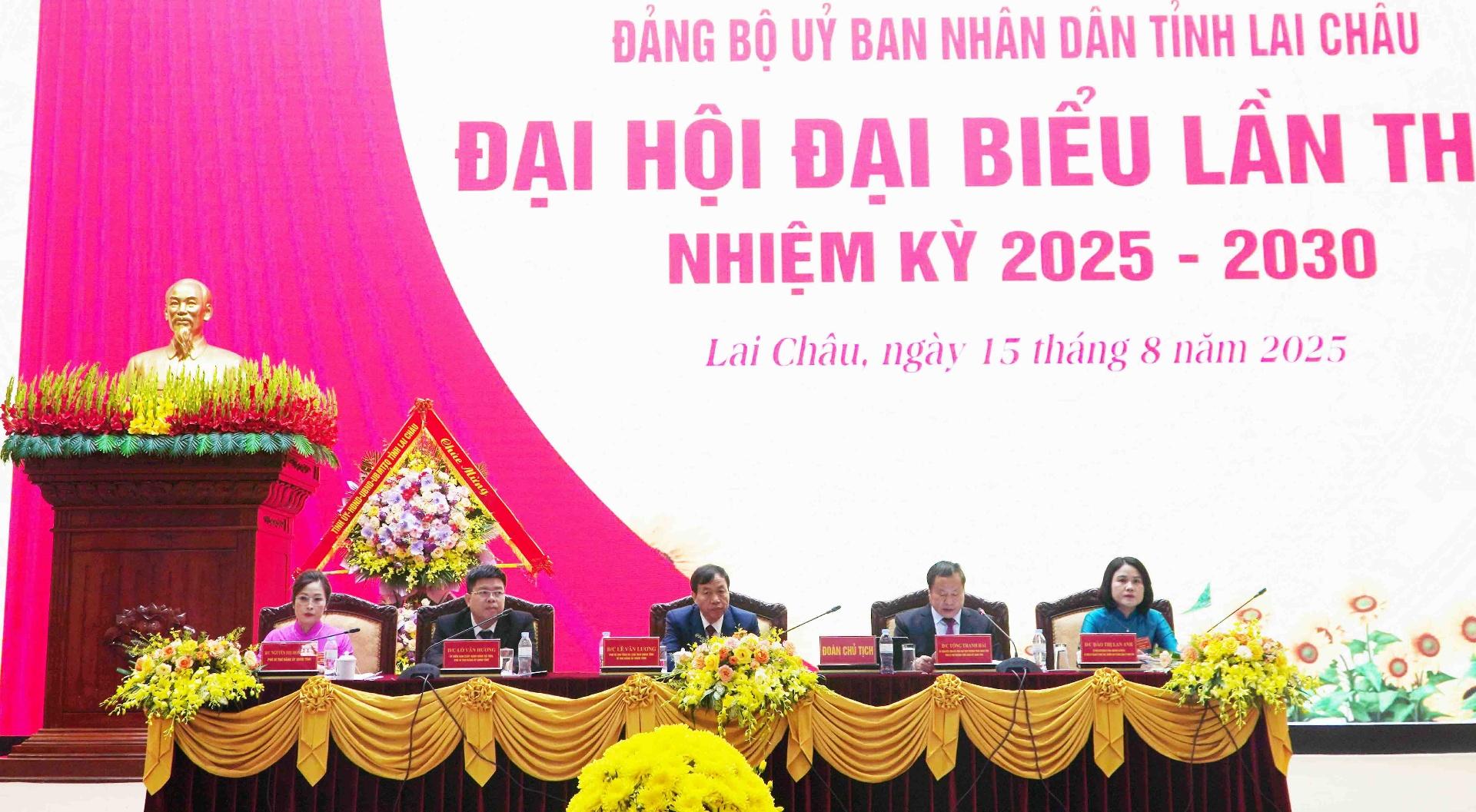 Đoàn chủ tịch Đại hội. Đoàn chủ tịch Đại hội.