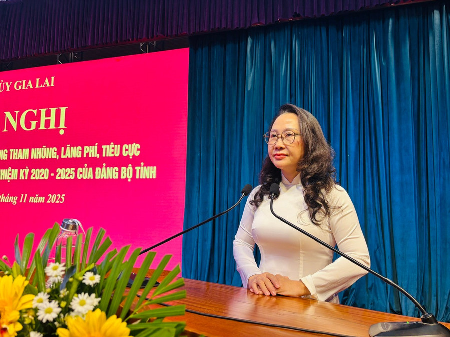 Đồng chí Đặng Thị Mỹ Ngọc-Phó Vụ trưởng Vụ địa phương II-Ban Nội chính Trung ương phát biểu tại Hội nghị. Ảnh: Hồng Thương z7211561179606-289c4ba961018fb035f21ee649a0f908.jpg