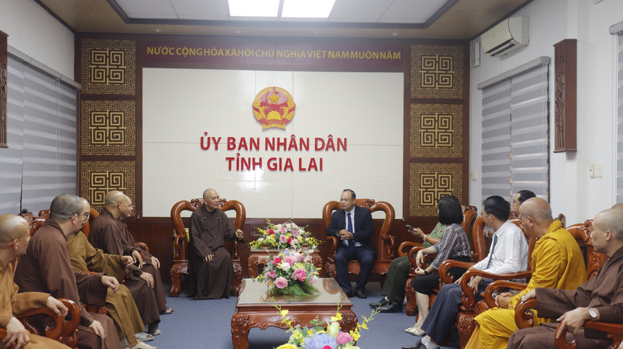 quang-canh-buoi-tiep-tai-ubnd-tinh.jpg