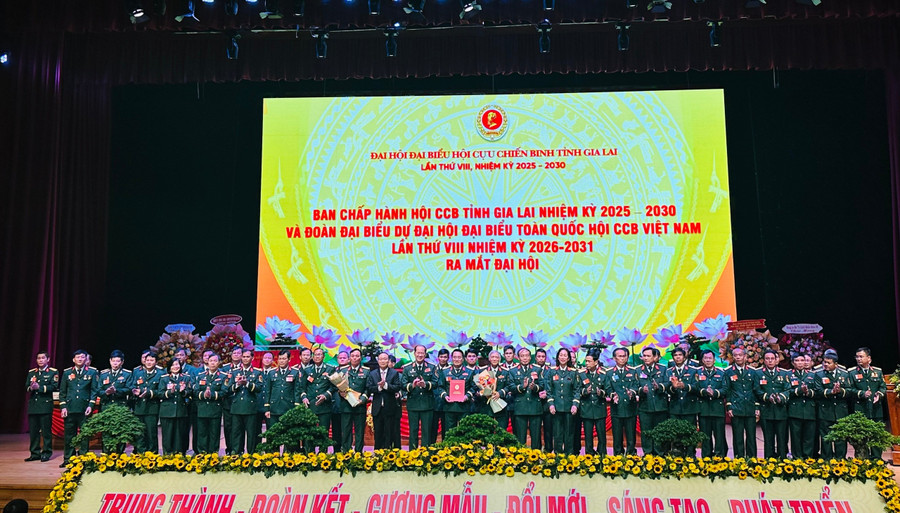 Ban Chấp hành Hội Cựu chiến binh tỉnh Gia Lai nhiệm kỳ 2025-2030 ra mắt Đại hội. Ảnh: T.K ra-mat-ban-chap-hanh-hoi-cuu-chien-binh.jpg