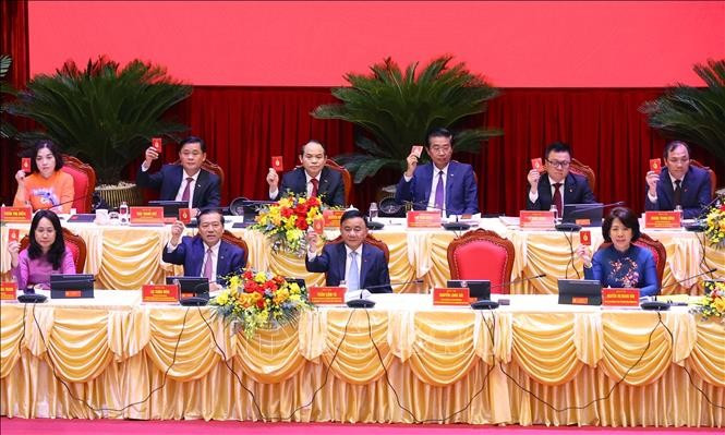 Các đại biểu biểu quyết thông qua Nghị quyết Đại hội đại biểu Đảng bộ các cơ quan Đảng Trung ương lần thứ nhất, nhiệm kỳ 2025 – 2030. Ảnh: Văn Điệp/TTXVN Các đại biểu biểu quyết thông qua Nghị quyết Đại hội đại biểu Đảng bộ các cơ quan Đảng Trung ương lần thứ nhất, nhiệm kỳ 2025 – 2030. Ảnh: Văn Điệp/TTXVN