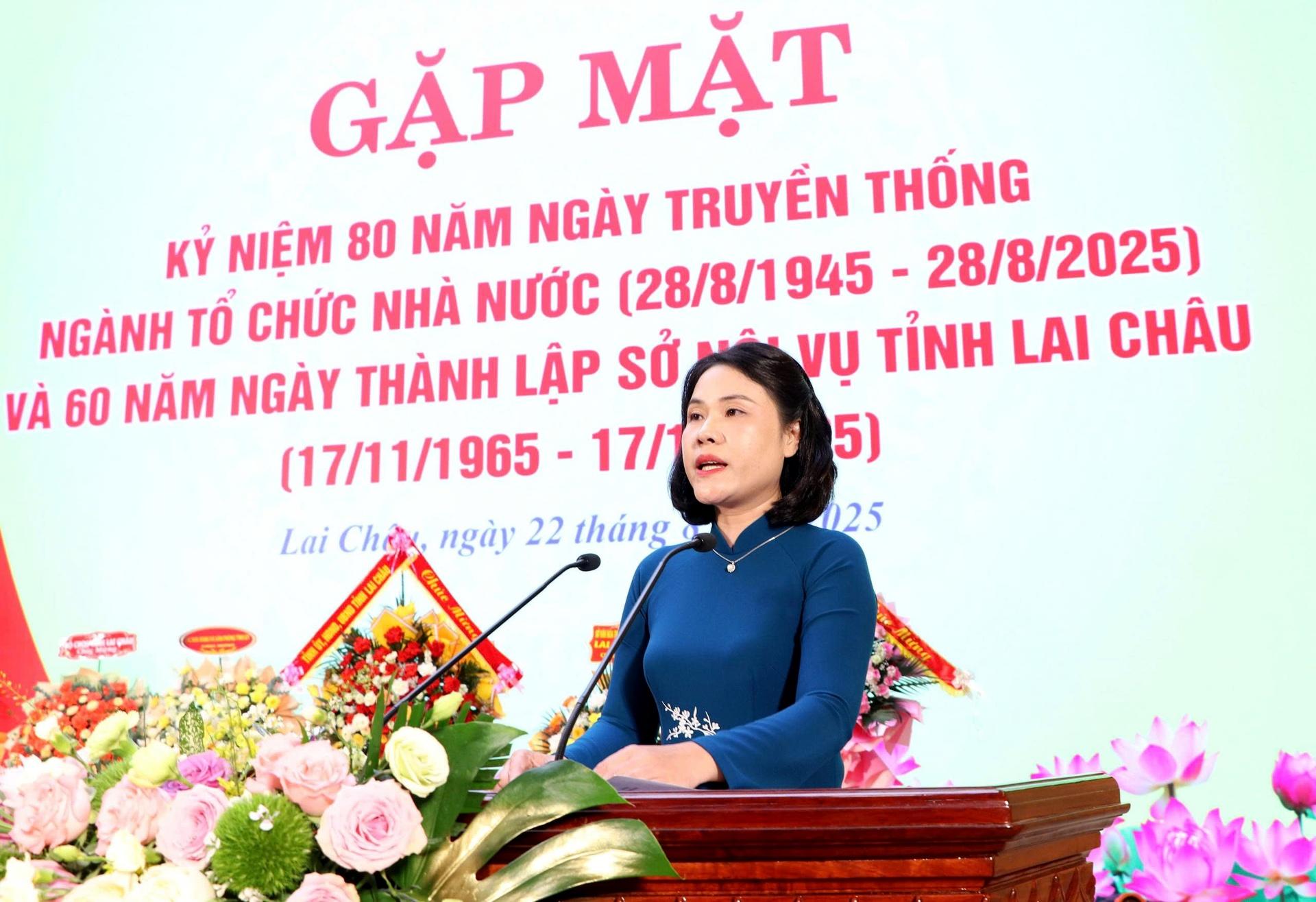 Đồng chí Đào Thị Lan Anh Tỉnh ủy viên, Giám đốc Sở Nội vụ đọc diễn văn tại buổi gặp mặt. Đồng chí Đào Thị Lan Anh Tỉnh ủy viên, Giám đốc Sở Nội vụ đọc diễn văn tại buổi gặp mặt.