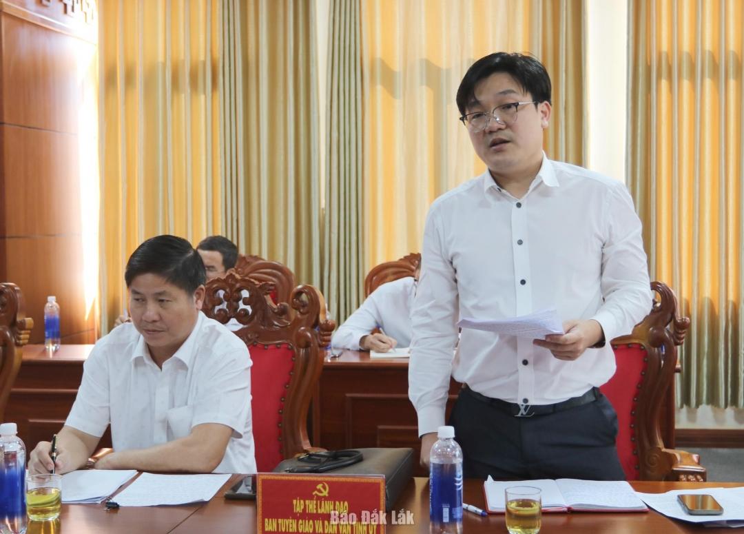 Phó Trưởng Ban Tuyên giáo Tỉnh ủy Võ Trần Quang tham gia ý kiến tại buổi làm việc.