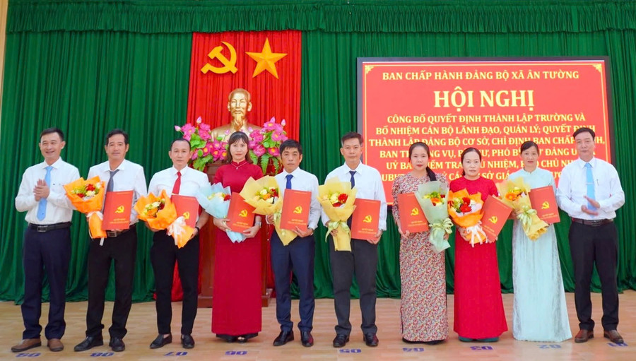 hat-nhan-chinh-tri-trong-nhung-ngoi-truong-moi.jpg