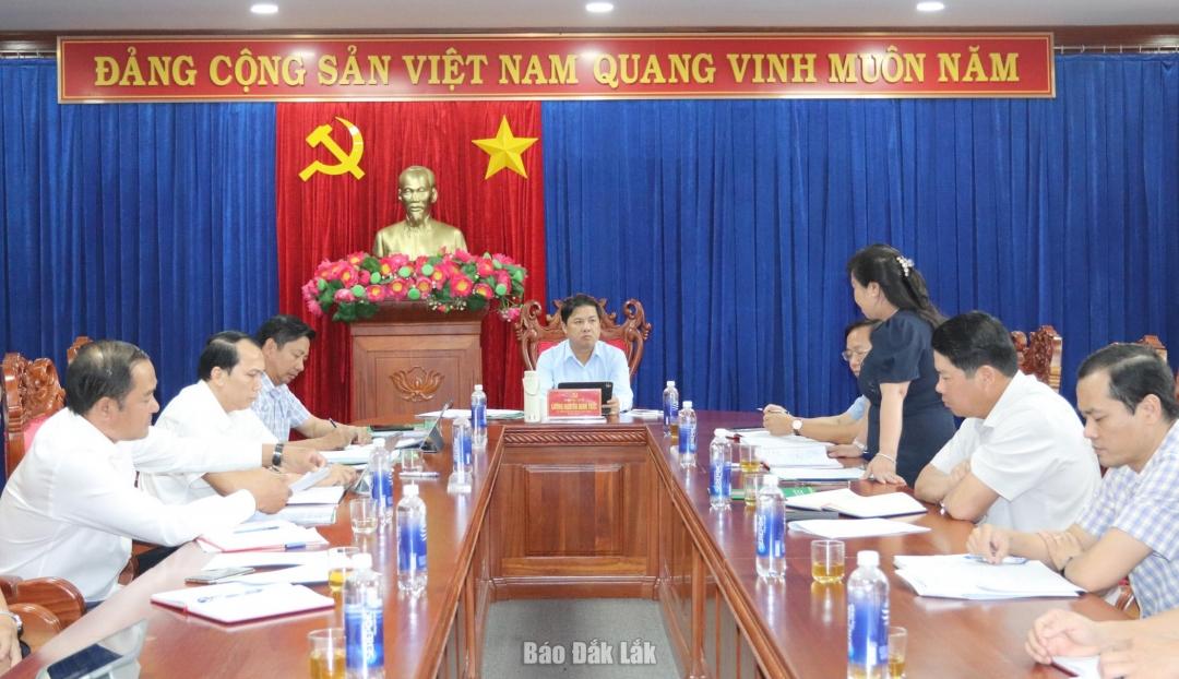 Quang cảnh buổi làm việc.