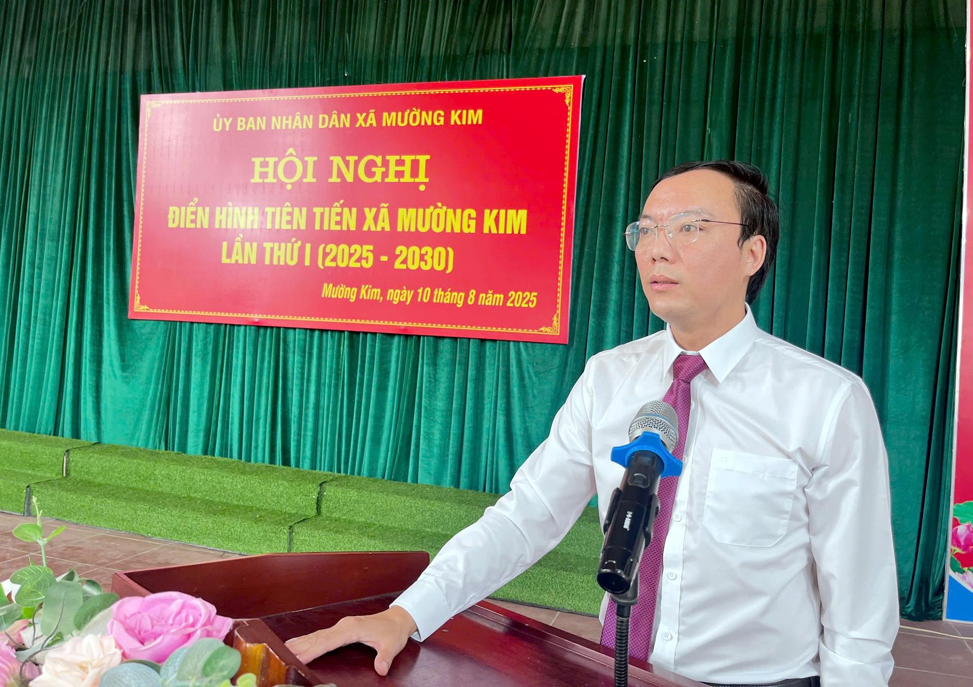 Đồng chí Đoàn Văn Đạt - Phó Bí thư Thường trực Đảng ủy xã Mường Kim phát biểu tại hội nghị. Đồng chí Đoàn Văn Đạt - Phó Bí thư Thường trực Đảng ủy xã Mường Kim phát biểu tại hội nghị.