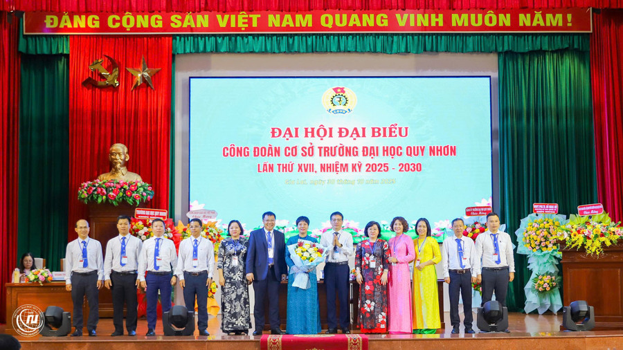 Ban Chấp hành Công đoàn Trường ĐH Quy Nhơn khóa XVII, nhiệm kỳ 2025-2030. Ảnh: Bảo Long z7171202975630-d6095d7f9acfef442f4b8e9b77b4ade9.jpg