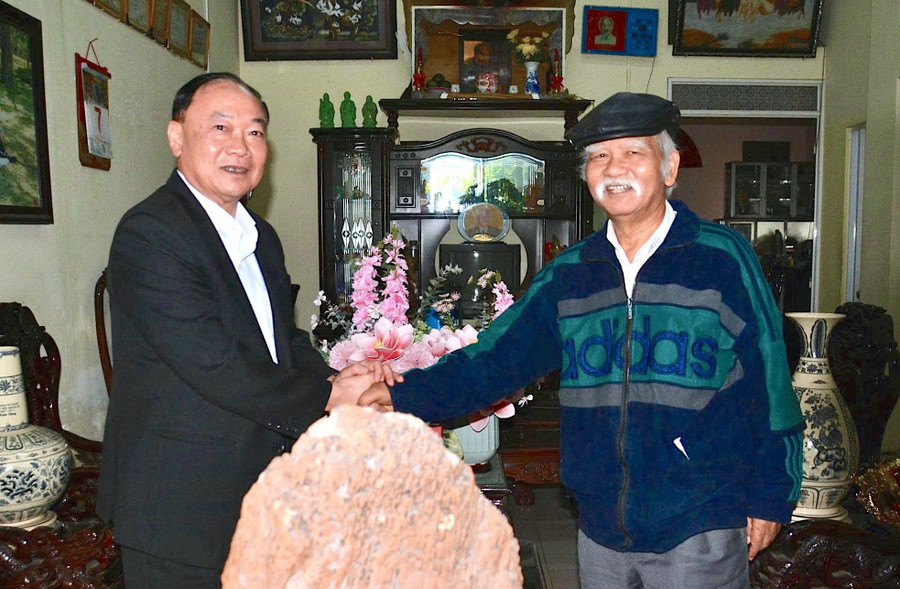 Bí thư Tỉnh ủy Thái Đại Ngọc (bìa trái) thăm hỏi đồng chí Ksor Phước-nguyên Ủy viên Trung ương Đảng, nguyên Ủy viên Thường vụ Quốc hội, nguyên Chủ tịch Hội đồng Dân tộc Quốc hội, nguyên Bí thư Tỉnh ủy Gia Lai cũ. Ảnh: Minh Phương bi-thu-tinh-uy-thai-dai-ngoc-tham-tang-qua-dong-chi-ksor-phuoc-nguyen-bi-thu-tinh-uy-gia-lai-cu.jpg