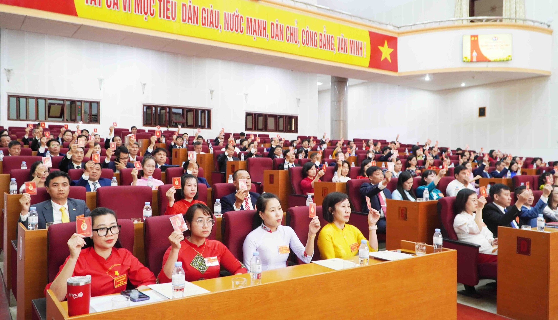 Đại biểu biểu quyết thông qua Nghị quyết Đại hội lần thứ I, nhiệm kỳ 2025 – 2030.