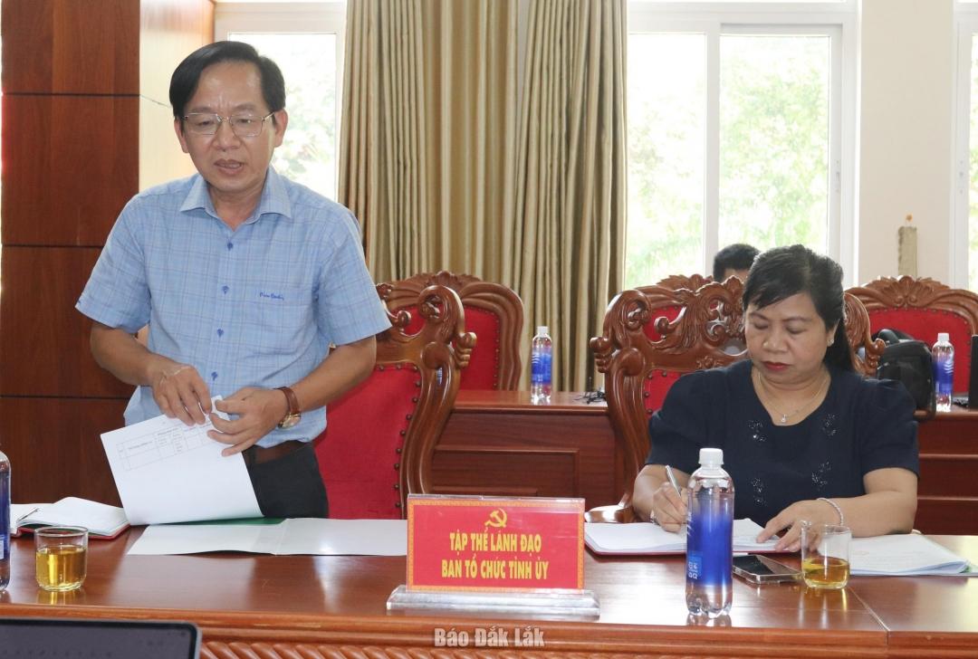 Phó Trưởng Ban trực Ban Tổ chức Tỉnh ủy Lưu Vĩnh Hưng tham gia ý kiến tại buổi làm việc.