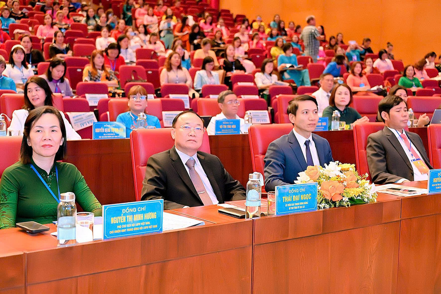 Các đồng chí lãnh đạo Trung ương và tỉnh Gia Lai tham dự Đại hội. Ảnh: Đức Thụy dai-hoi-phu-nu-1.jpg