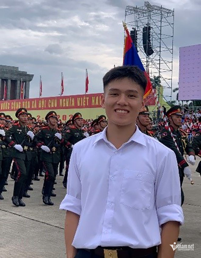 W-Em Triệu Công Nhuận nhớ mãi giây phút nhận Bằng khen từ Tư lệnh Bộ đội Biên phòng trao tại Lễ tuyên dương năm 2024.jpg