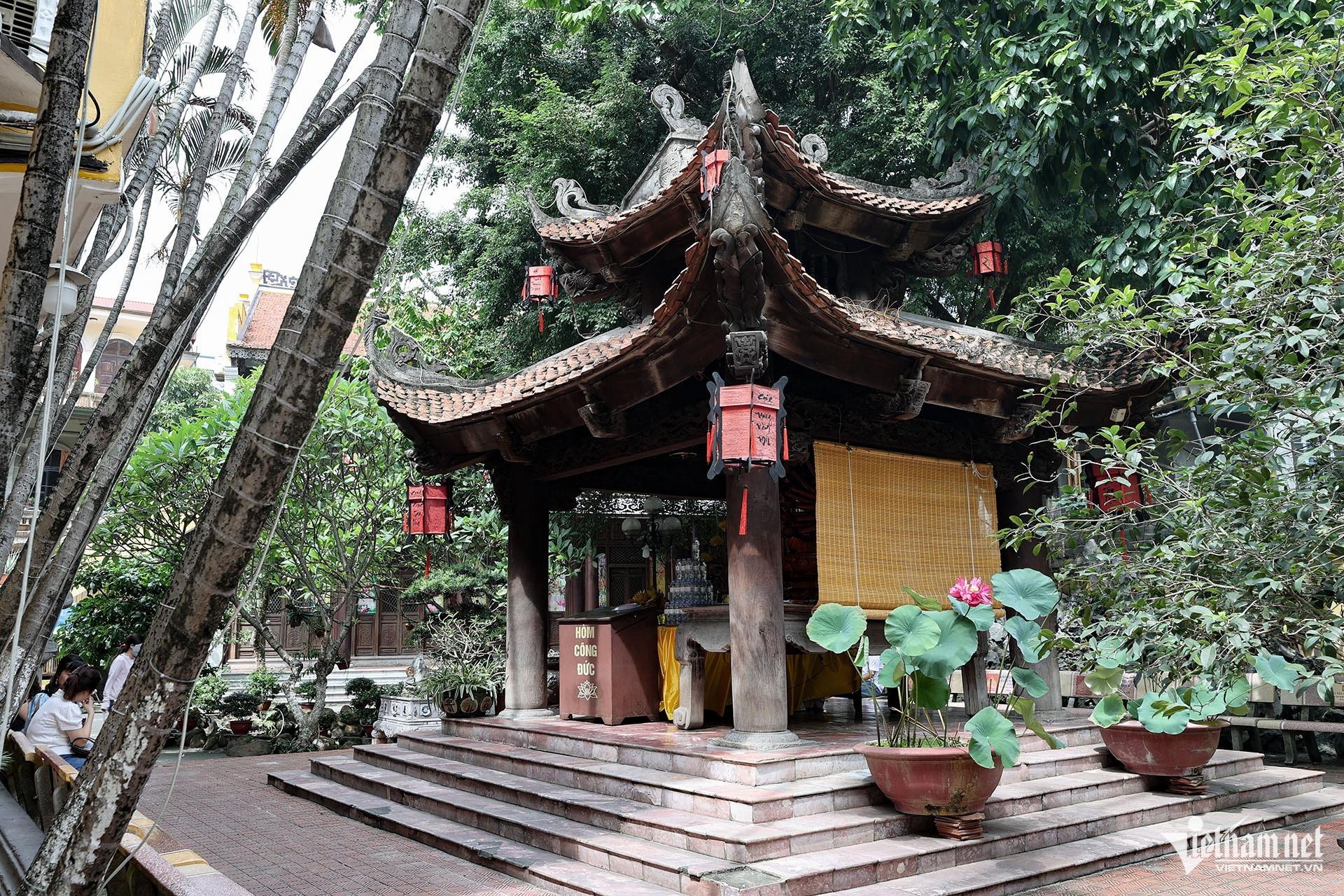 W-Khuon vien chua.jpg