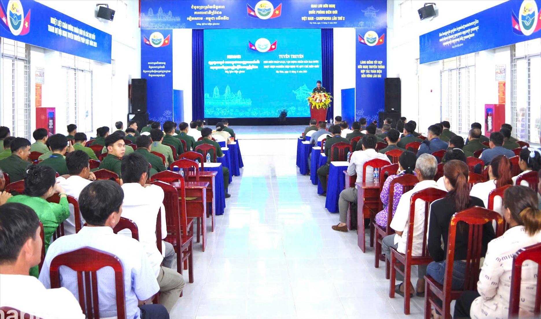 Tuyên truyền Campuchia 1.jpg