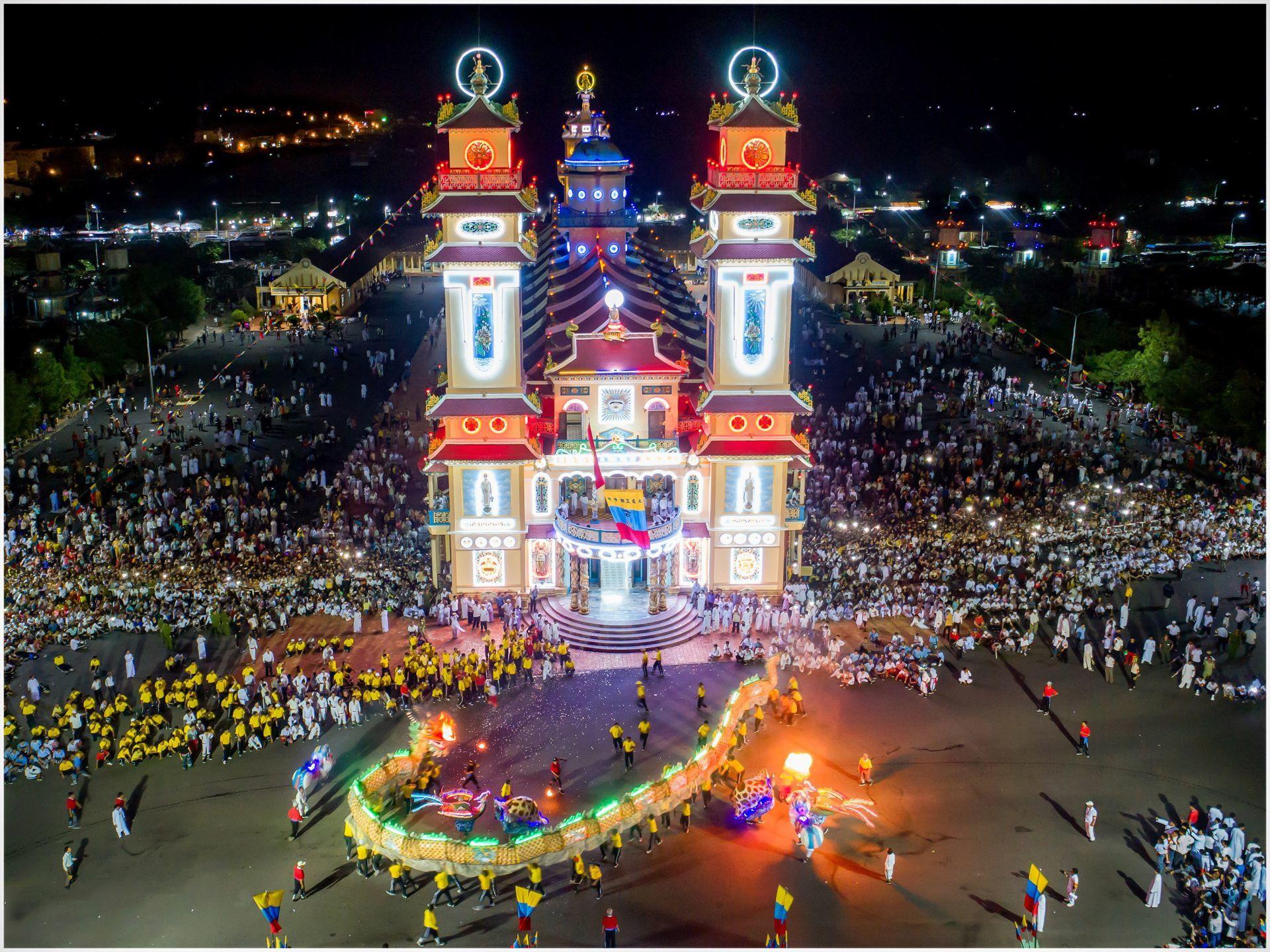 hoi yen dieu tri cung the most important event of cao dai followers 4 (1).jpg