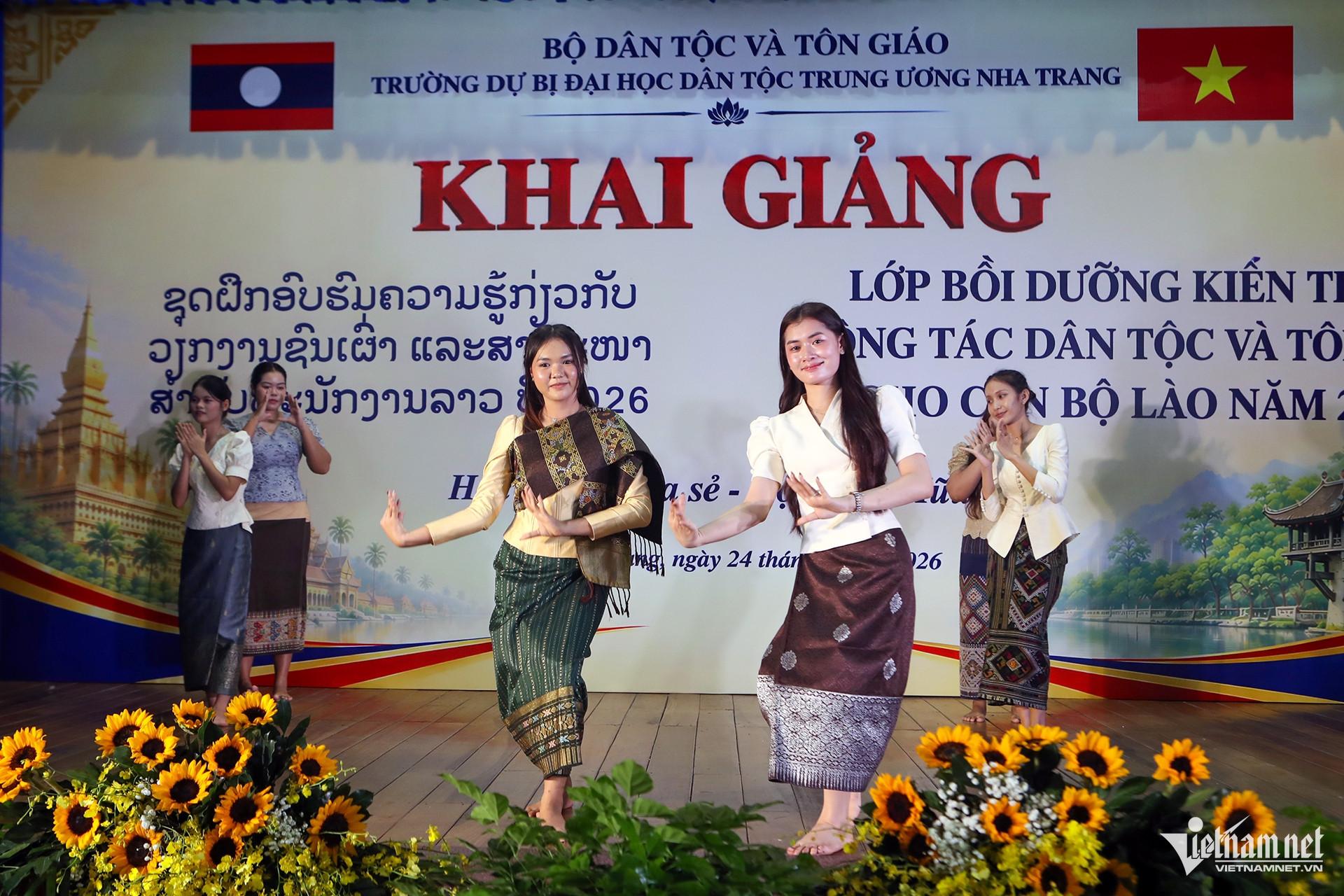 https://static-images.vnncdn.net/vps_images_publish/000001/000003/2026/9/24/w-khai-giang-3-3836.jpg
