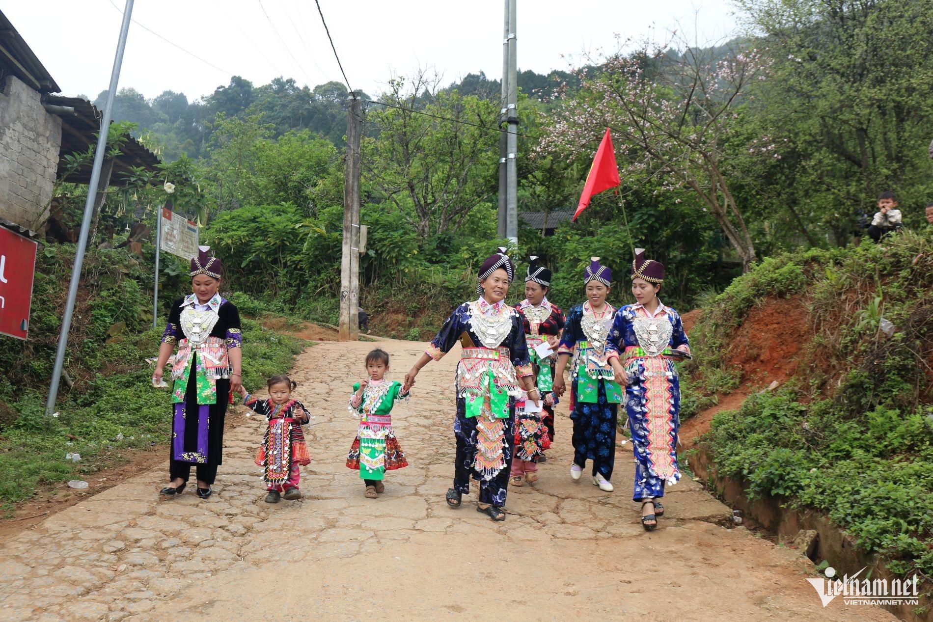 W-Trọn niềm tin theo Đảng, cuộc sống mới đang đến với đồng bào các DTTS miền Tây Nghệ An.jpg