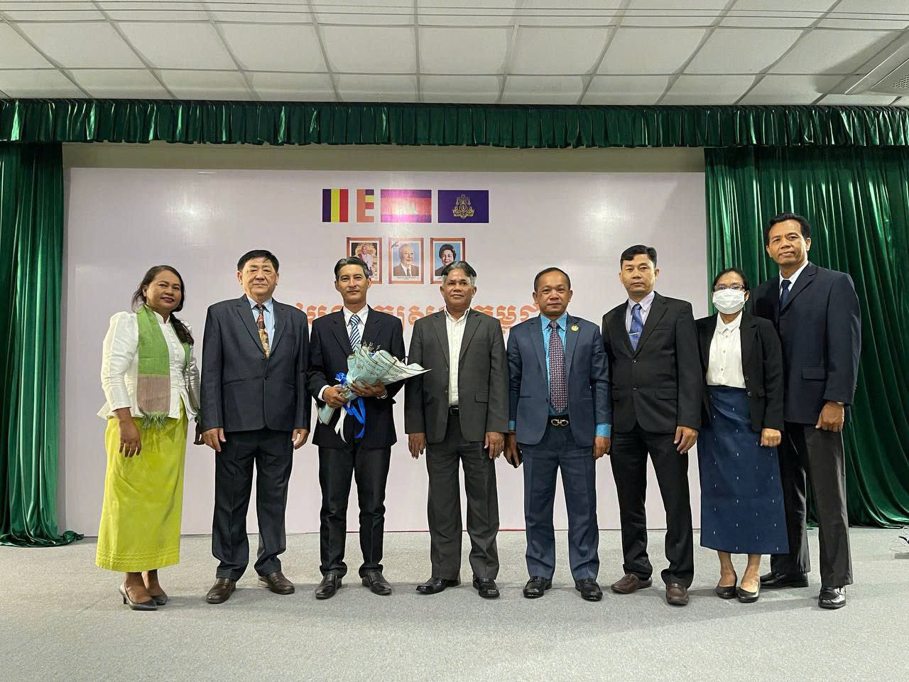 Tiến sĩ Thòn 877.jpg