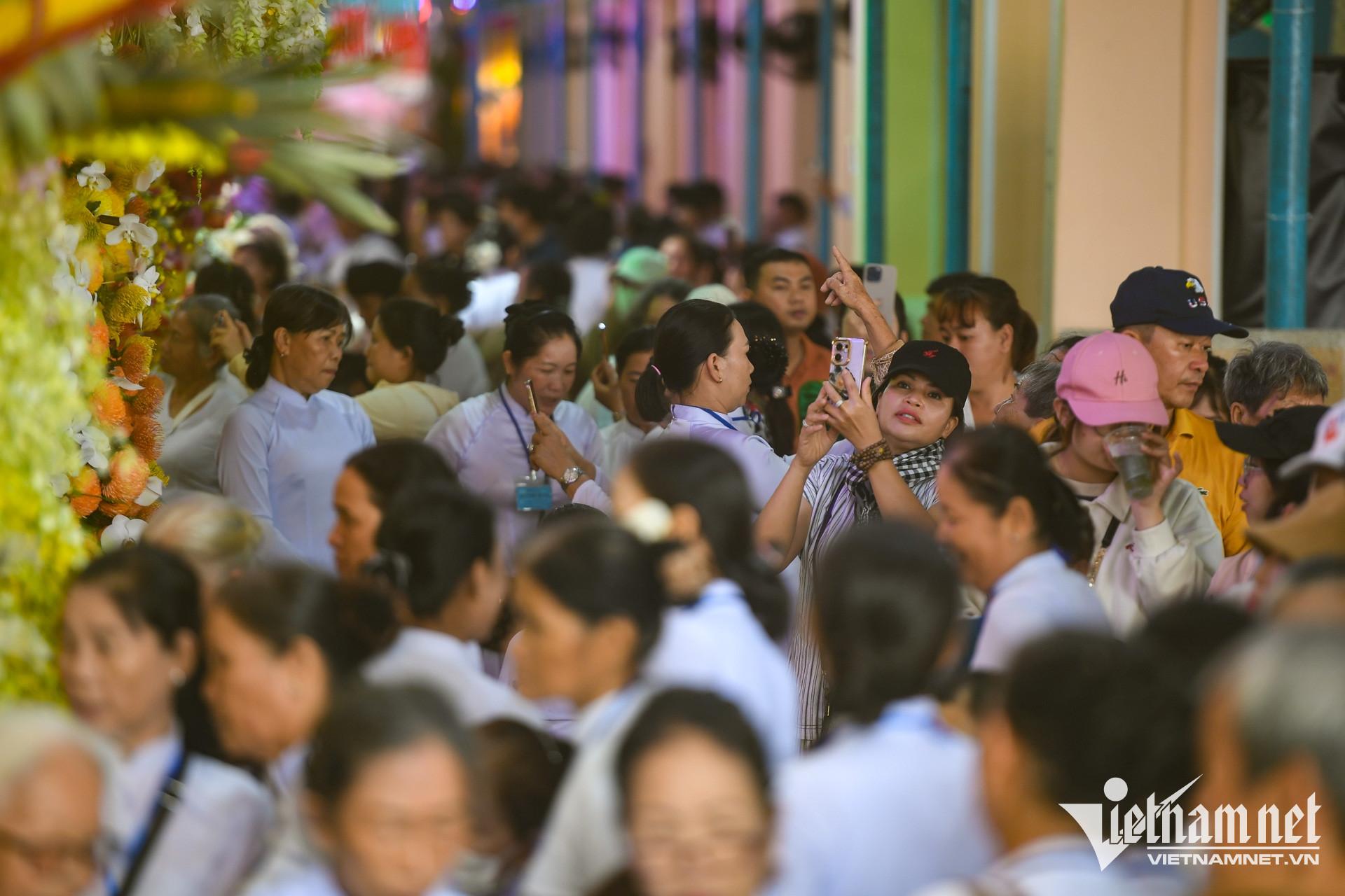 W-Cao đài Tây Ninh  Nguyễn Huế 3.jpg