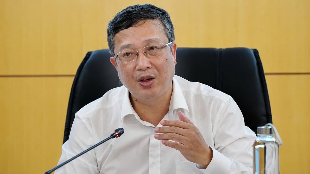 Thứ trưởng Hoàng Trung đề nghị Đại học Quốc gia Hà Nội hợp tác triển khai các nhiệm vụ khoa học, công nghệ, nhất là phát triển công nghệ chiến lược, sản phẩm công nghệ chiến lược. Ảnh: Nguyễn Thủy.