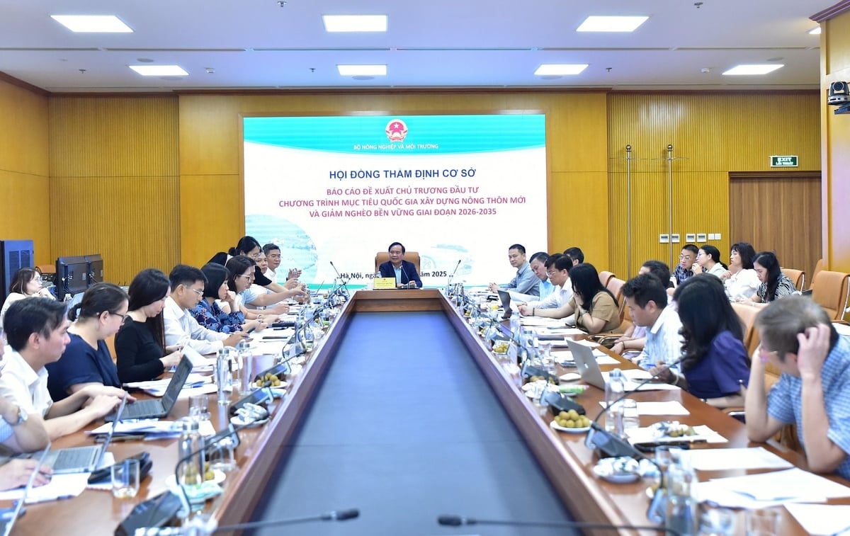 Cuộc họp Hội đồng thẩm định cơ sở có sự tham gia thảo luận của các Bộ: Nội vụ, Giáo dục-Đào tạo, Công thương, Y tế. Ảnh: Kiều Chi. Cuộc họp Hội đồng thẩm định cơ sở có sự tham gia thảo luận của các Bộ: Nội vụ, Giáo dục-Đào tạo, Công thương, Y tế. Ảnh: Kiều Chi.