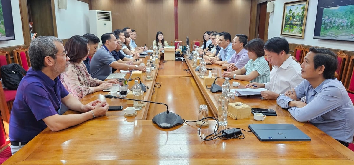Đảng bộ Báo Nông nghiệp và Môi trường tham dự Hội nghị trực tuyến. Ảnh: Tiến Dũng.