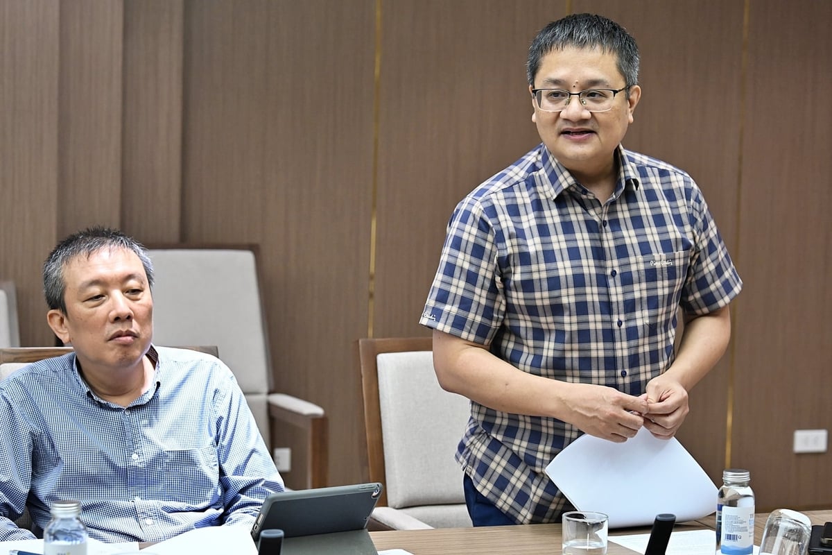 Ông Ngô Hồng Phong (phải), Cục trưởng Cục Chất lượng, Chế biến và Phát triển thị trường. Ảnh: Bảo Thắng.