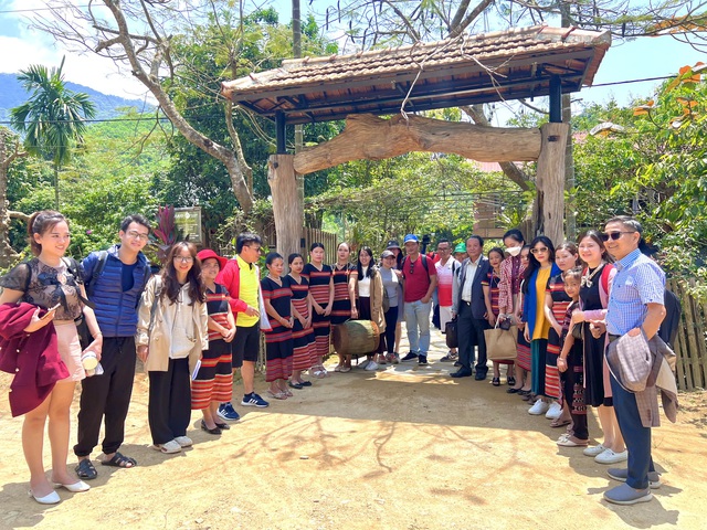 Chuyển đổi số tạo động lực mới cho quảng bá du lịch vùng dân tộc miền núi - Ảnh 1.