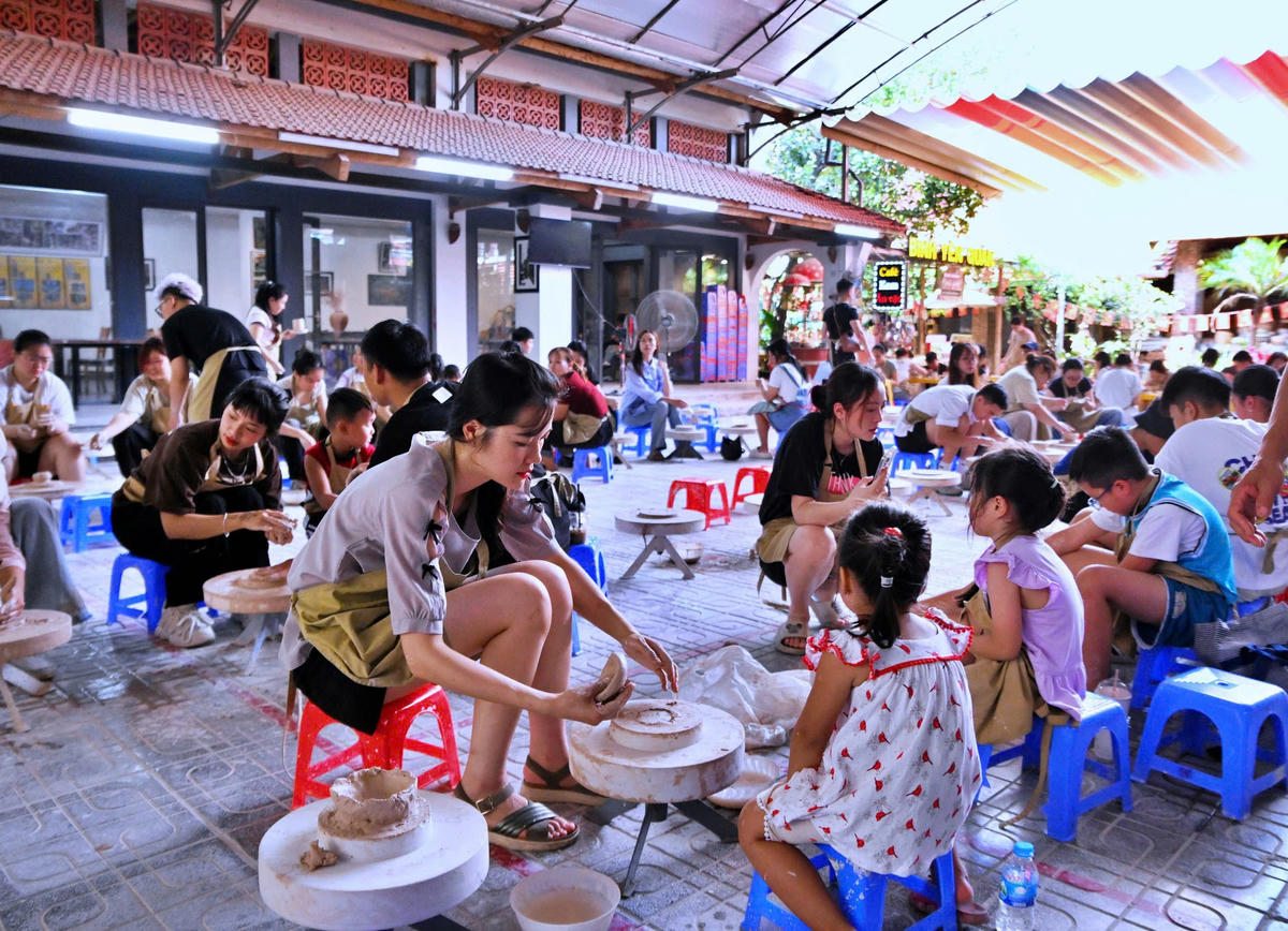 Đánh thức giá trị làng nghề trên những dòng sông - Ảnh 2. Đánh thức giá trị làng nghề trên những dòng sông - Ảnh 2.