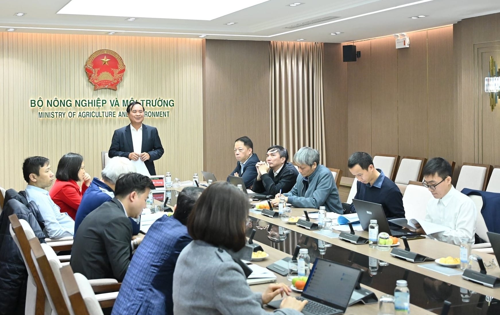 Cuộc họp có sự tham dự của các đơn vị: Vụ Kế hoạch tài chính, Cục Chuyển đổi số (Bộ NN-MT), Cục Chuyển đổi số quốc gia (Bộ KHCN), Trung tâm Dữ liệu quốc gia (Bộ Công an), Hội tin học Việt Nam. Ảnh: Kiều Chi.