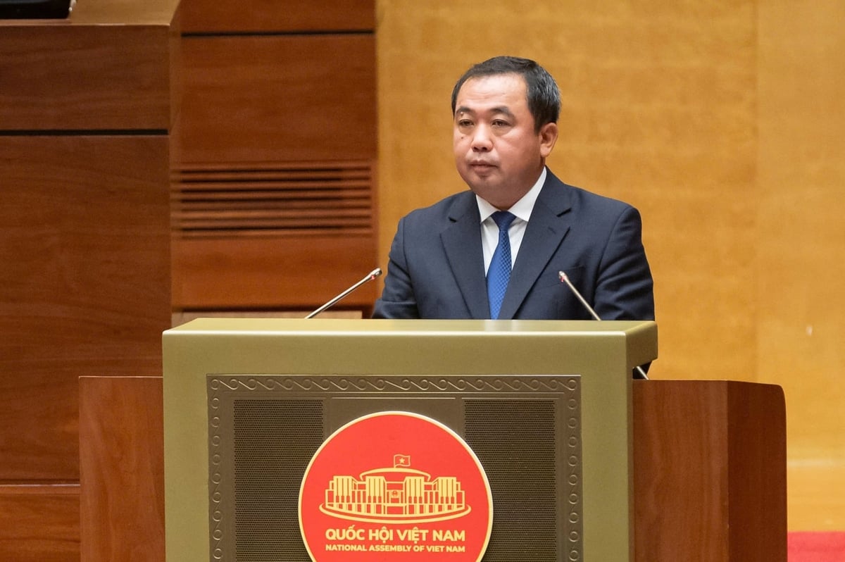 Bộ trưởng Bộ Nông nghiệp và Môi trường Trần Đức Thắng, thừa ủy quyền của Thủ tướng Chính phủ, trình bày báo cáo tóm tắt về việc tiếp thu, giải trình ý kiến của đại biểu Quốc hội. Ảnh: Phạm Thắng. Bộ trưởng Bộ Nông nghiệp và Môi trường Trần Đức Thắng, thừa ủy quyền của Thủ tướng Chính phủ, trình bày báo cáo tóm tắt về việc tiếp thu, giải trình ý kiến của đại biểu Quốc hội. Ảnh: Phạm Thắng.