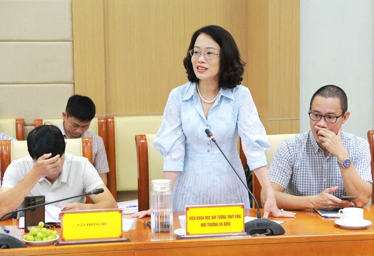 PGS.TS Phạm Thị Thanh Ngà, Viện trưởng Viện Khoa học Khí tượng Thủy văn, Môi trường và Biển chia sẻ về các hoạt động của Viện. Ảnh: Tiến Đức.