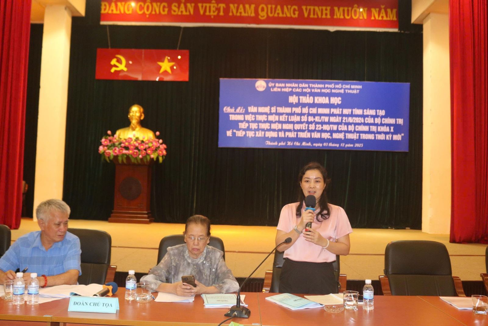 Gỡ điểm nghẽn để văn học, nghệ thuật TP Hồ Chí Minh thích ứng với kỷ nguyên số - Ảnh 1. Gỡ điểm nghẽn để văn học, nghệ thuật TP Hồ Chí Minh thích ứng với kỷ nguyên số - Ảnh 1.