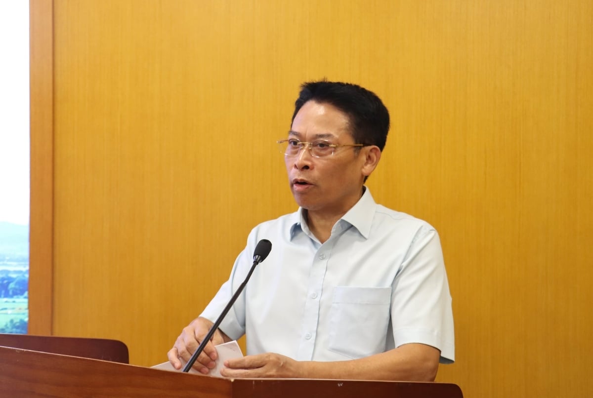 Cục trưởng Cục Quản lý Đất đai Đào Trung Chính đề dẫn thảo luận về dự án Luật Đất đai sửa đổi. Ảnh: Trường Giang.