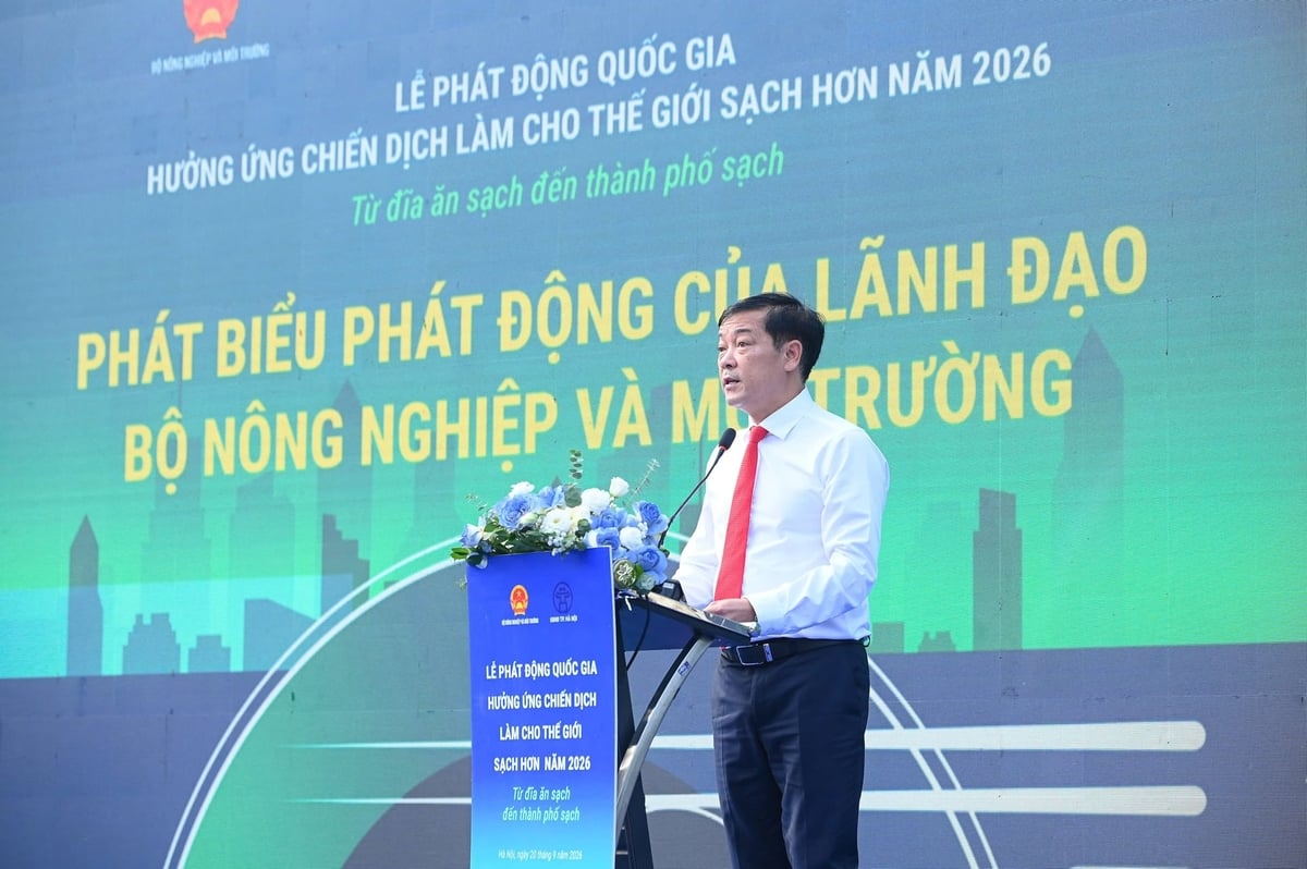 Thứ trưởng Lê Trọng Yên cho rằng, chủ đề 'Từ đĩa ăn sạch đến thành phố sạch' không chỉ là lời kêu gọi giữ gìn vệ sinh môi trường, mà còn đặt ra yêu cầu sử dụng tài nguyên tiết kiệm và quản lý chất thải hiệu quả hơn. Ảnh: Tùng Đinh.