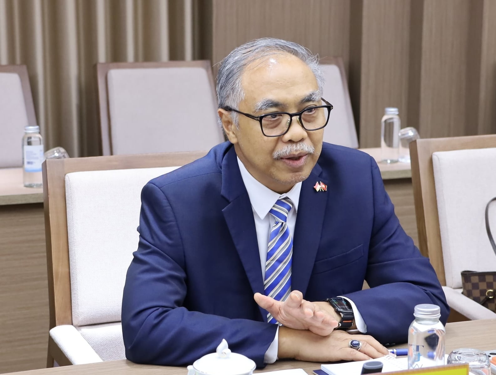 Đại sứ Adam M. Tugio đánh giá cao thế mạnh công nghệ của Việt Nam và bày tỏ mong muốn đẩy mạnh hợp tác nuôi trồng thủy sản thông minh. Ảnh: Phương Linh.