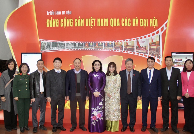 Khai mạc Triển l&atilde;m tư liệu &ldquo;Đảng Cộng sản Việt Nam qua c&aacute;c kỳ Đại hội&rdquo; - Ảnh 5.