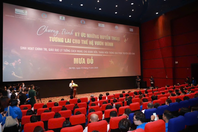 Gần 1.000 đoàn viên, thanh niên tham dự Chương trình "Sinh hoạt Chính trị, giáo dục lý tưởng cách mạng cho đoàn viên, thanh niên thông qua phim truyện điện ảnh Mưa đỏ" - Ảnh 3.